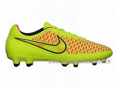 chaussure de foot intersport